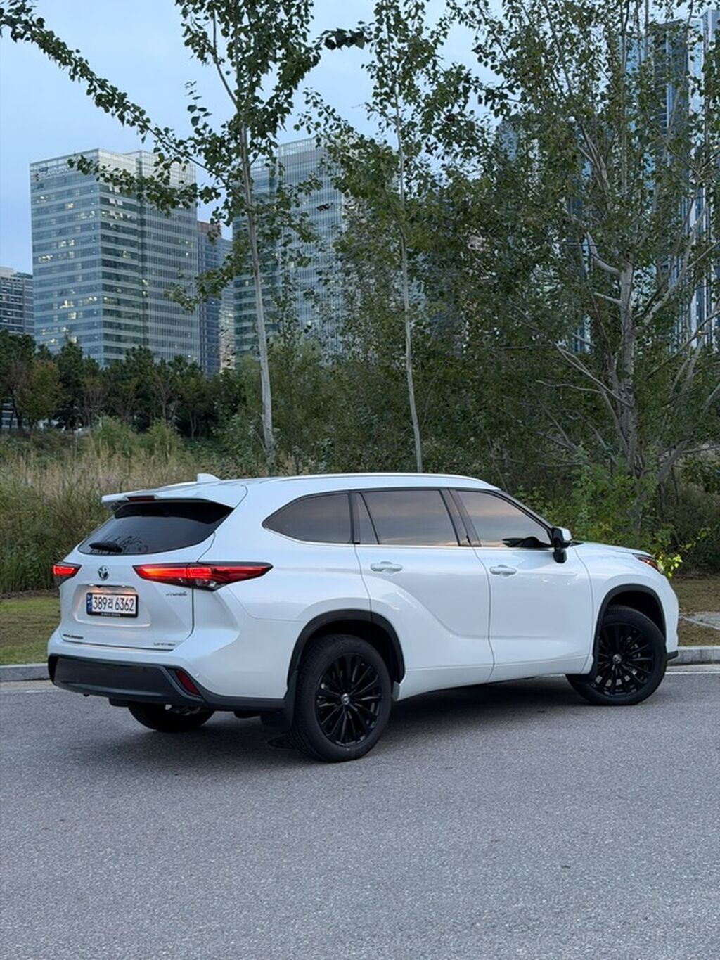 Toyota Highlander: 2023 г., Гибрид, Внедорожник: фото 3