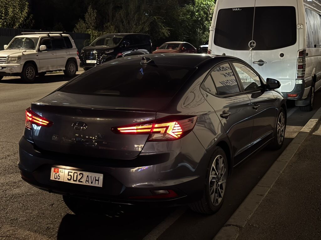 Hyundai Elantra: 2019 г., 1.6 л, Вариатор, Бензин, Седан: фото 2