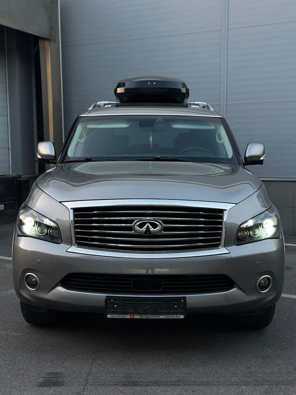 Infiniti QX56: 2012 г., 5.6 л, Автомат, Газ, Внедорожник: фото 1