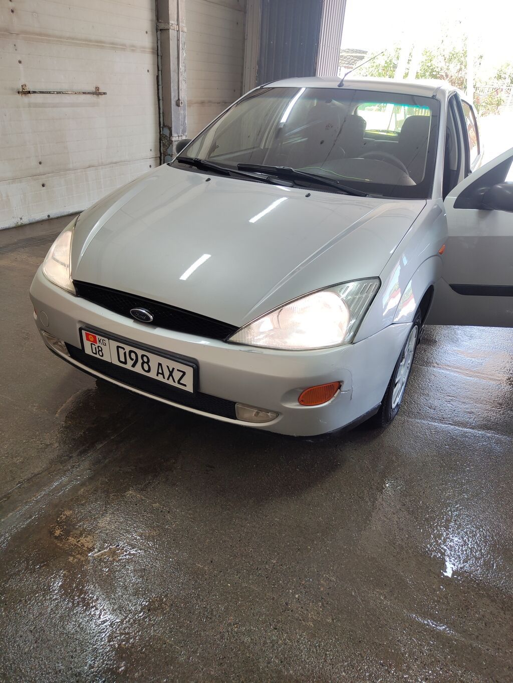 Ford Focus: 2001 г., 1.6 л, Механика, Бензин, Хэтчбэк: фото 1