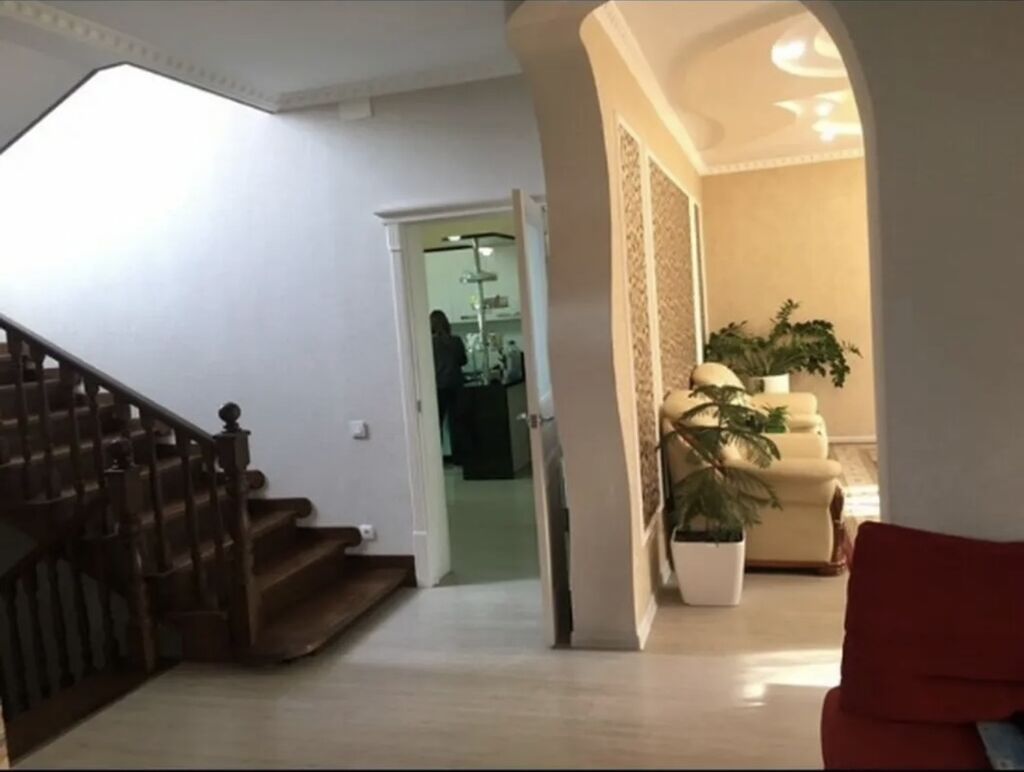 Сдаётся в аренду 3-уровневый дом — 300 м² Район Баха / Ахунбаева: фото 2