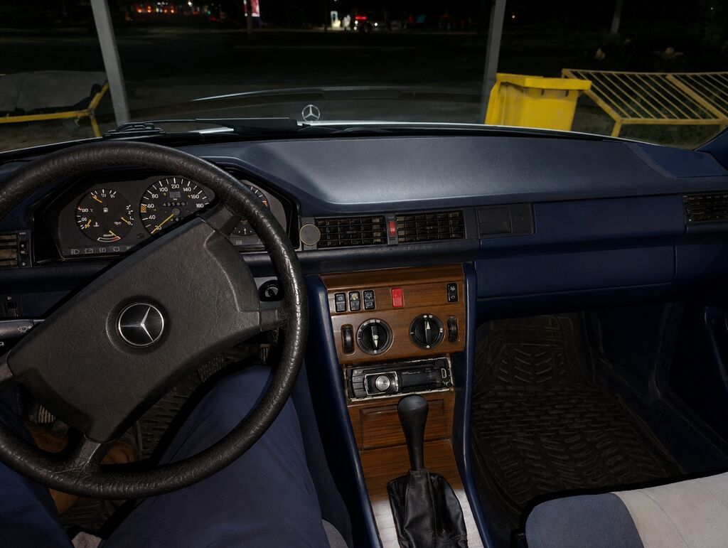 Mercedes-Benz W124: 1988 г., 2.3 л, Механика, Бензин, Универсал: фото 5