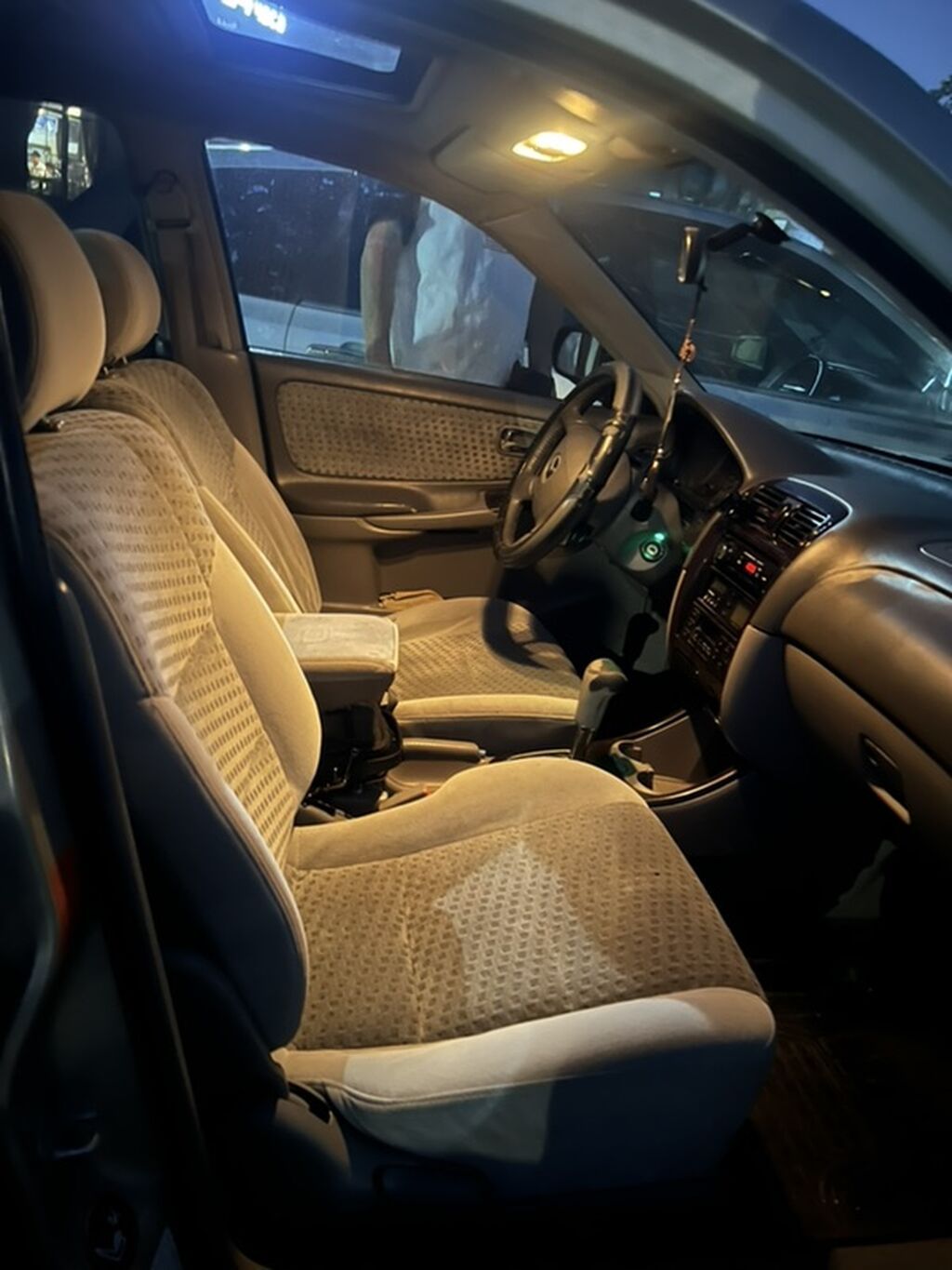Mazda 626: 2000 г., 2 л, Автомат, Бензин, Хэтчбэк: фото 5