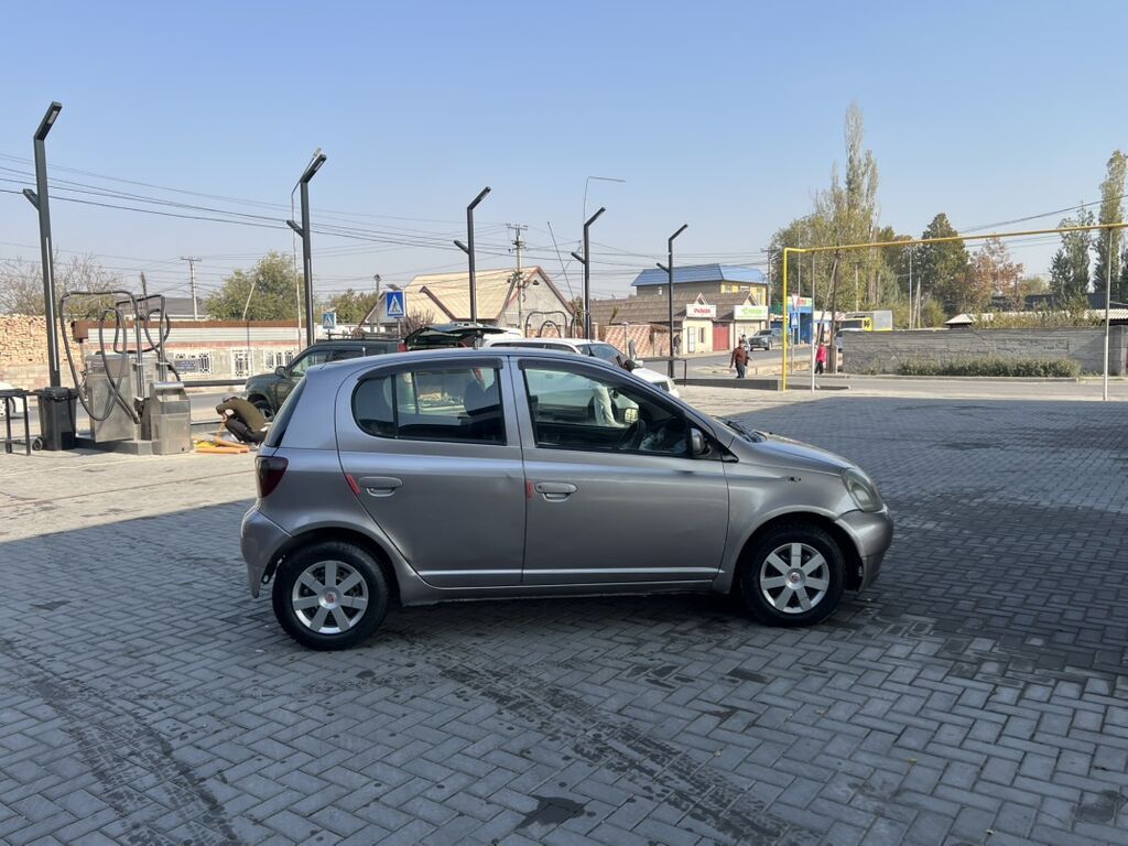 Toyota Vitz: 2002 г., 1.3 л, Автомат, Бензин, Хэтчбэк: фото 5