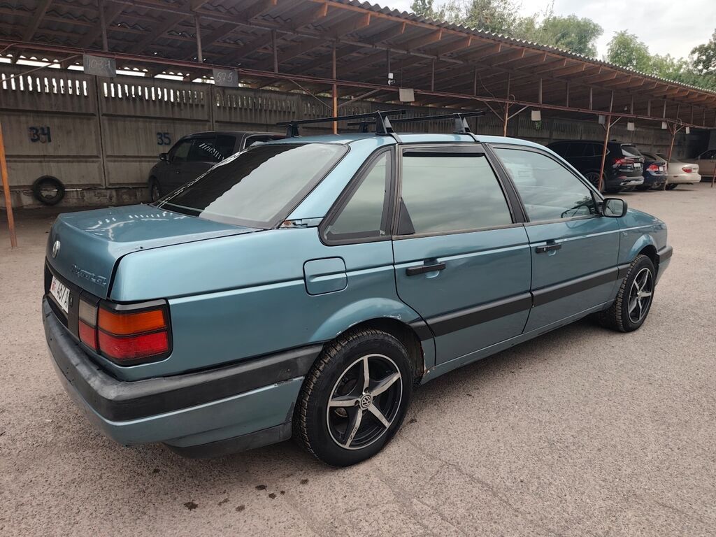 Volkswagen Passat: 1990 г., 1.8 л, Механика, Газ, Седан: фото 4