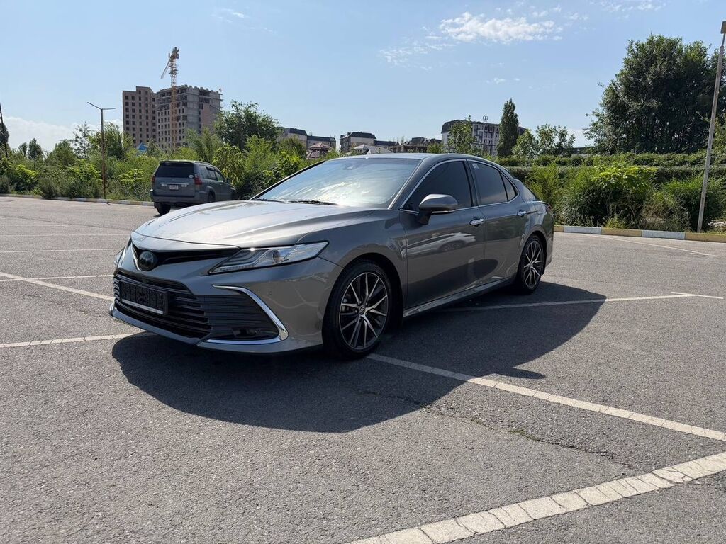 Toyota Camry: 2022 г., 2.5 л, Автомат, Гибрид, Седан: фото 2