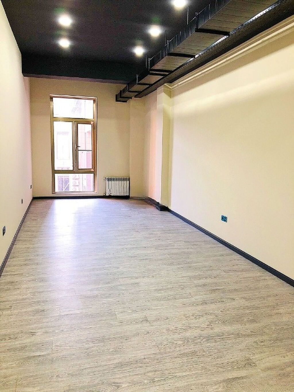 28 May metrosunun 2ci çıxışına piyada 3-4 dəqiqəlik məsafədə yeni