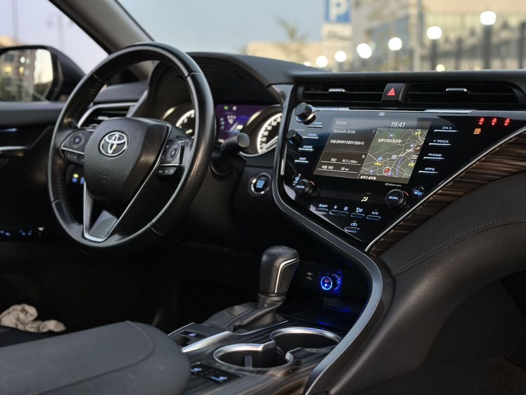 Toyota Camry: 2018 г., 2.5 л, Автомат, Бензин, Седан: фото 3