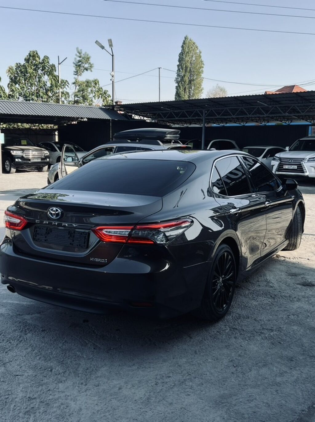 Toyota Camry: 2018 г., 2.5 л, Автомат, Гибрид, Седан: фото 3