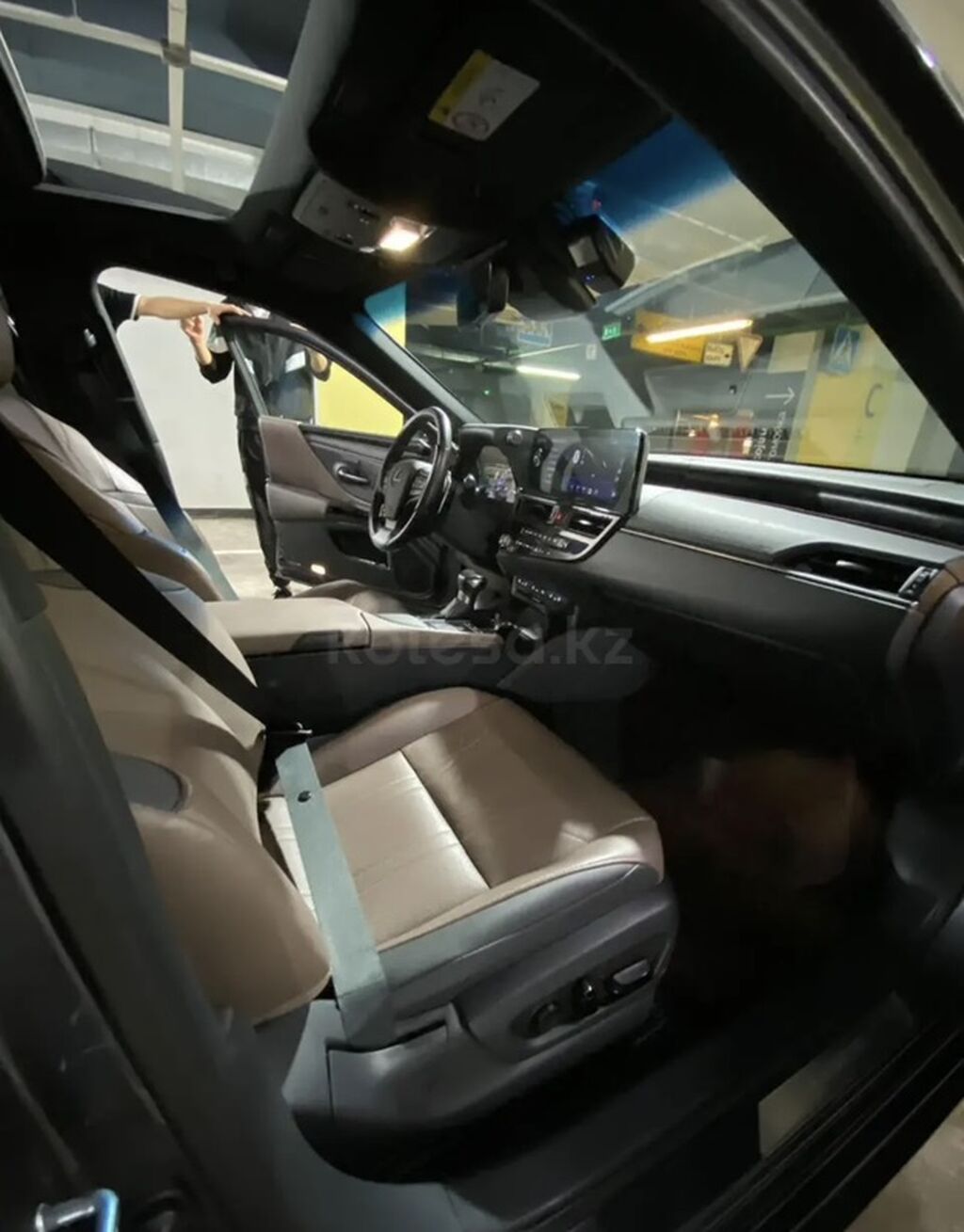 Lexus ES: 2019 г., Автомат, Гибрид, Седан: фото 3