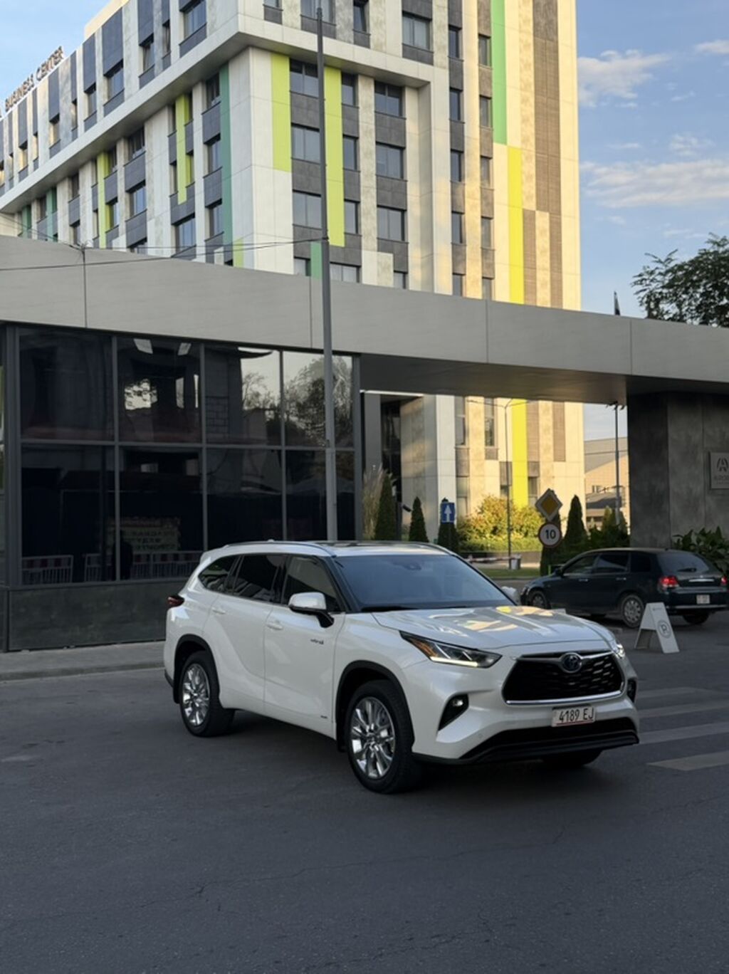 Toyota Highlander: 2021 г., Гибрид, Кроссовер: фото 2