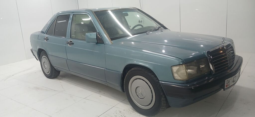 Mercedes-Benz 190: 1991 г., 2 л, Механика, Бензин, Седан: фото 4