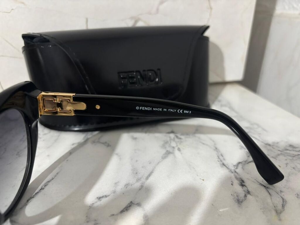 Солнечные очки Fendi + фирменный футляр - Модель: женские/унисекс — фото 3