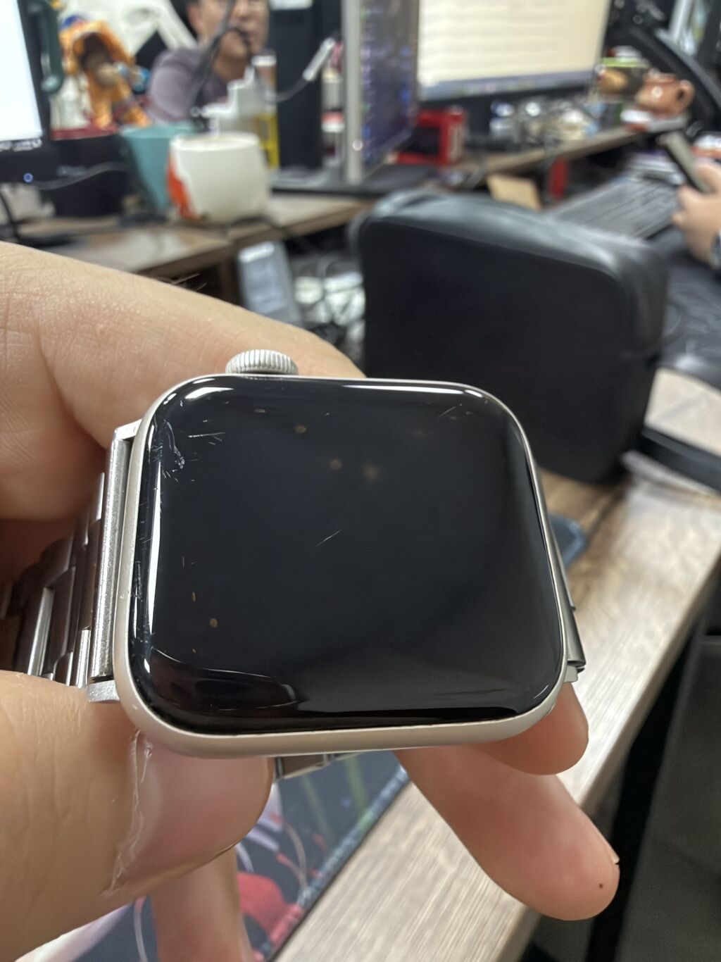 Apple Watch SE 40mm в комплекте коробка, сами часы, родная зарядка: фото 3