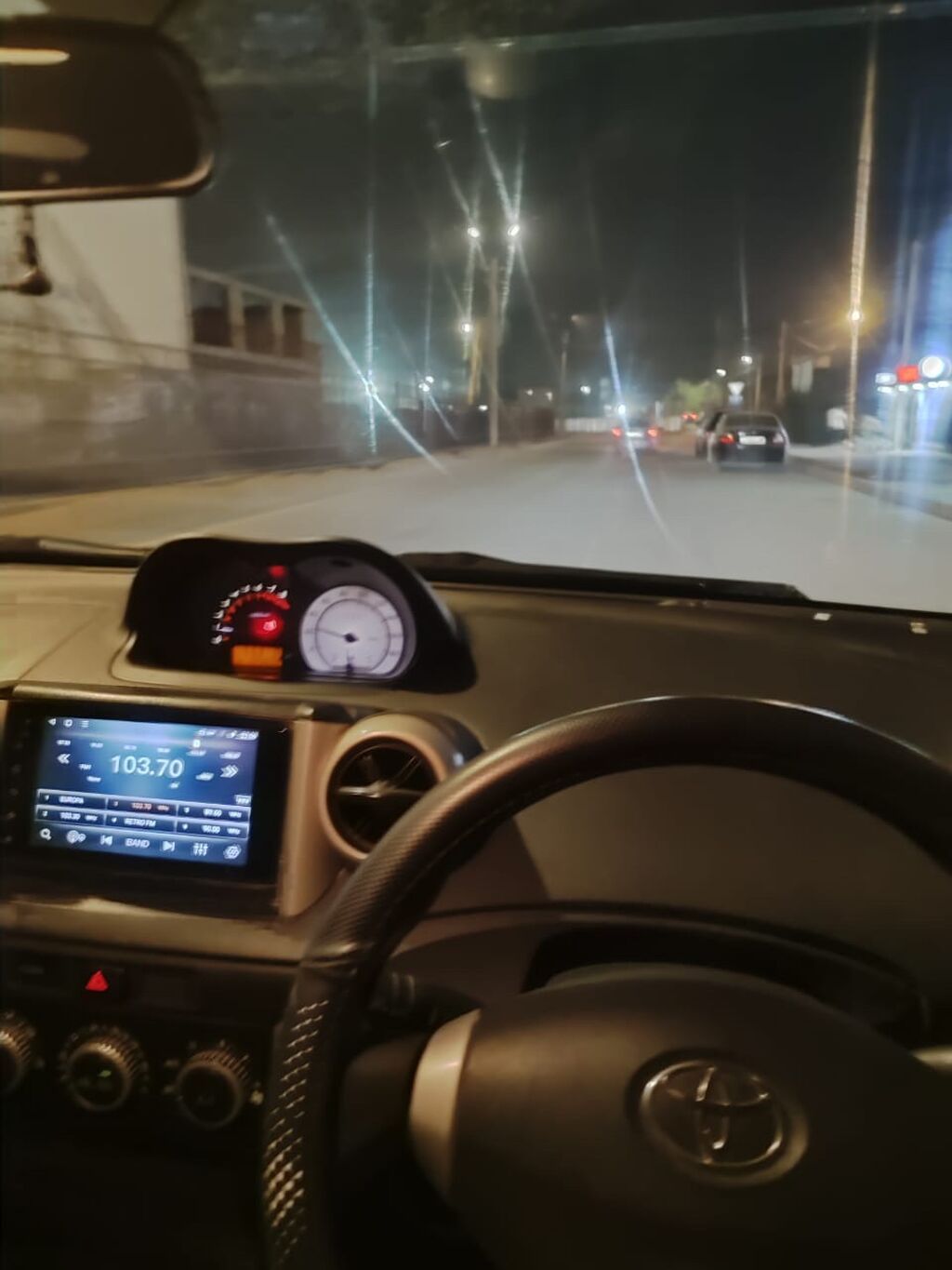 Toyota Ist: 2003 г., 1.5 л, Автомат, Бензин: фото 5