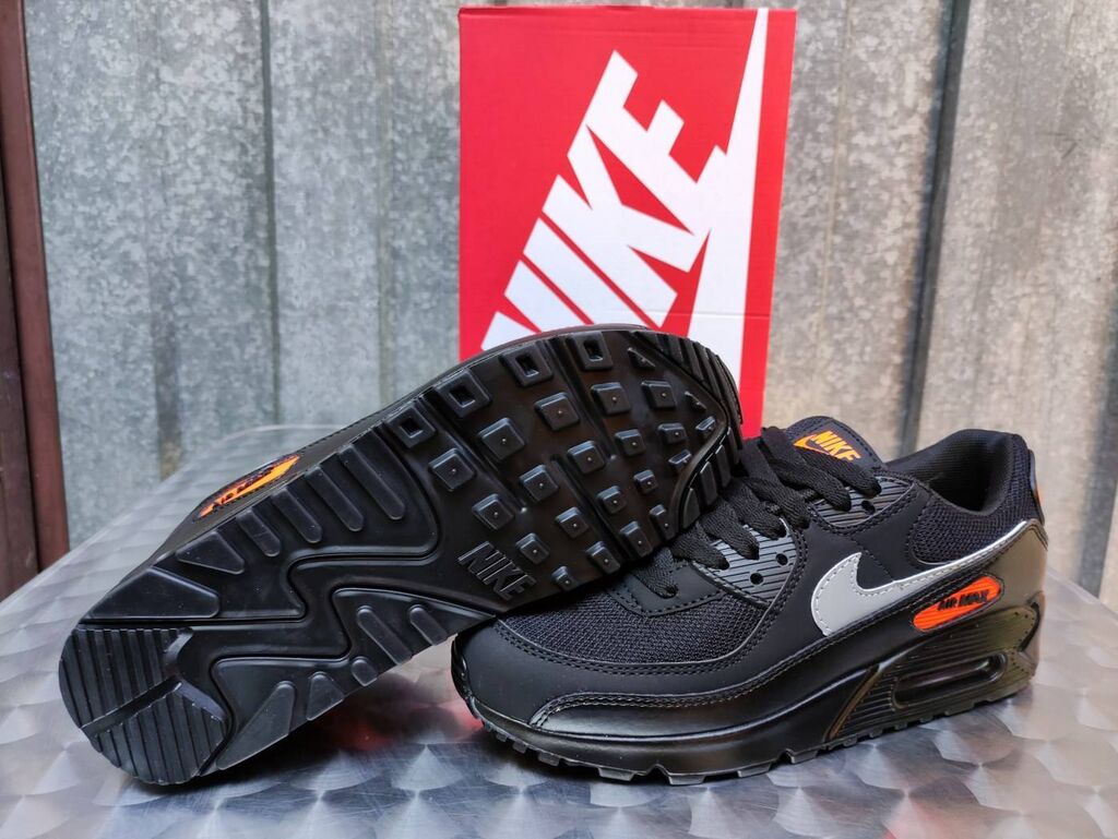 black red nike air max