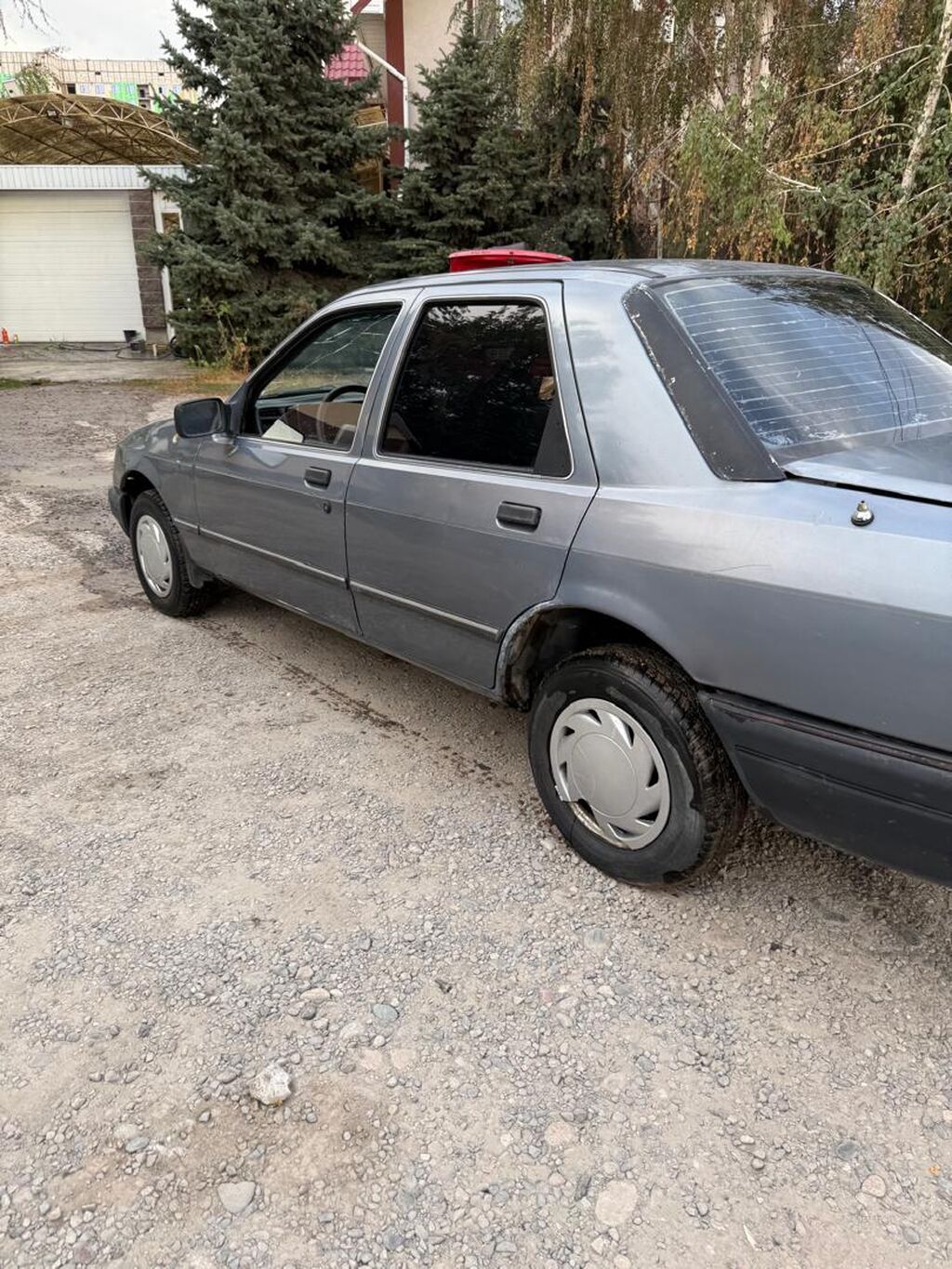 Ford Sierra: 1989 г., 2 л, Механика, Бензин, Седан: фото 3