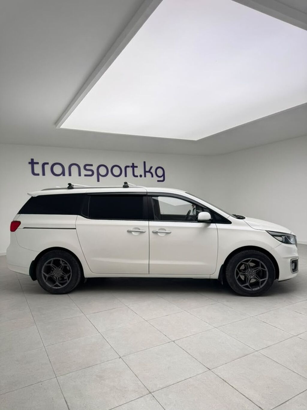 Kia Carnival: 2015 г., 2.2 л, Автомат, Дизель, Минивэн — фото 7
