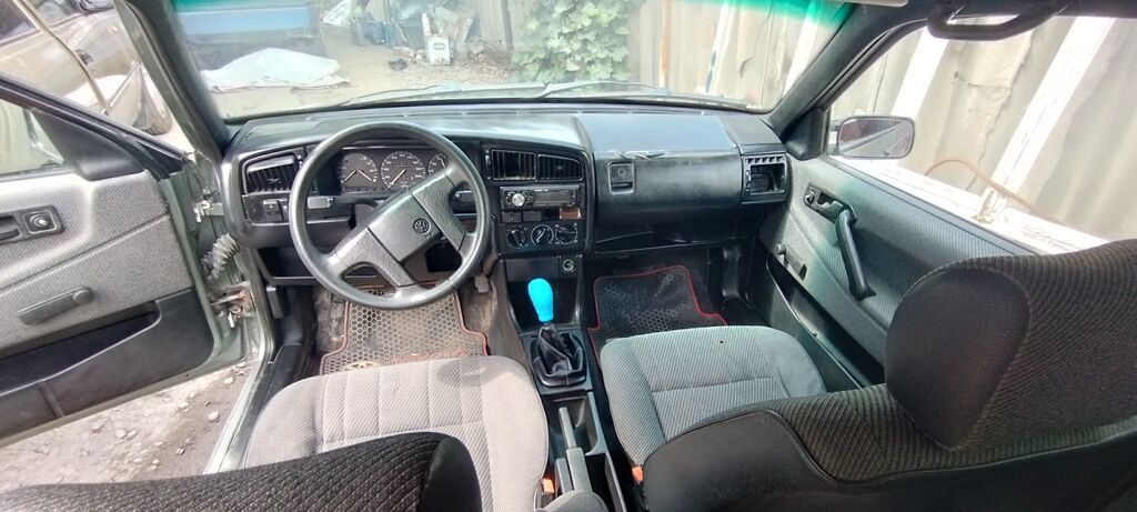 Volkswagen Passat: 1989 г., 1.8 л, Механика, Универсал: фото 8
