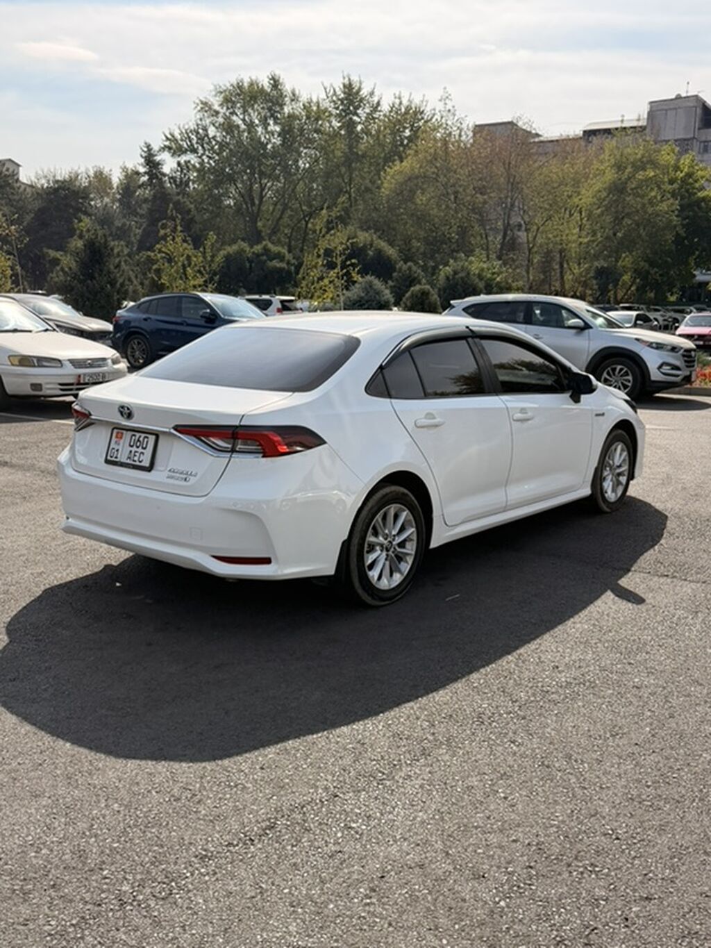 Toyota Corolla: 2022 г., 1.6 л, Автомат, Гибрид, Седан: фото 6