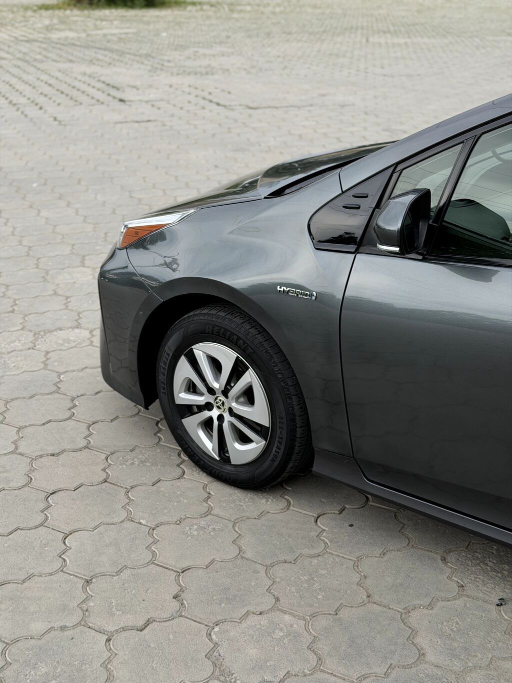 Toyota Prius: 2019 г., 1.8 л, Автомат, Гибрид, Хэтчбэк: фото 7