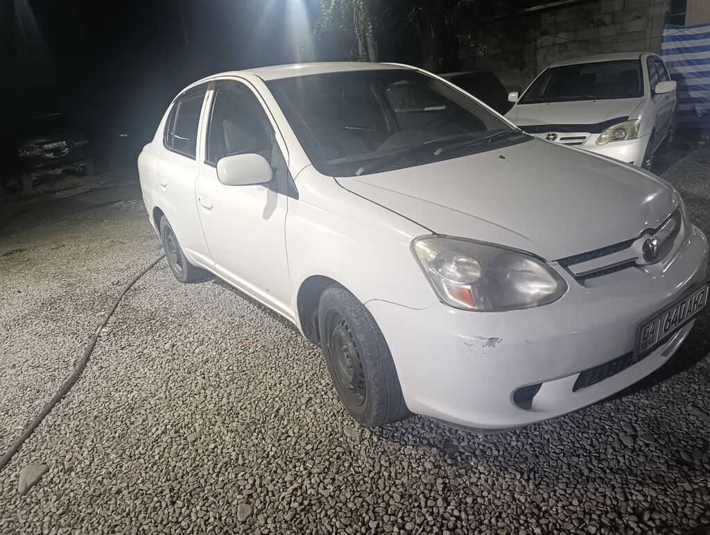 Toyota Platz: 2004 г., 1.3 л, Автомат, Бензин, Седан: фото 2