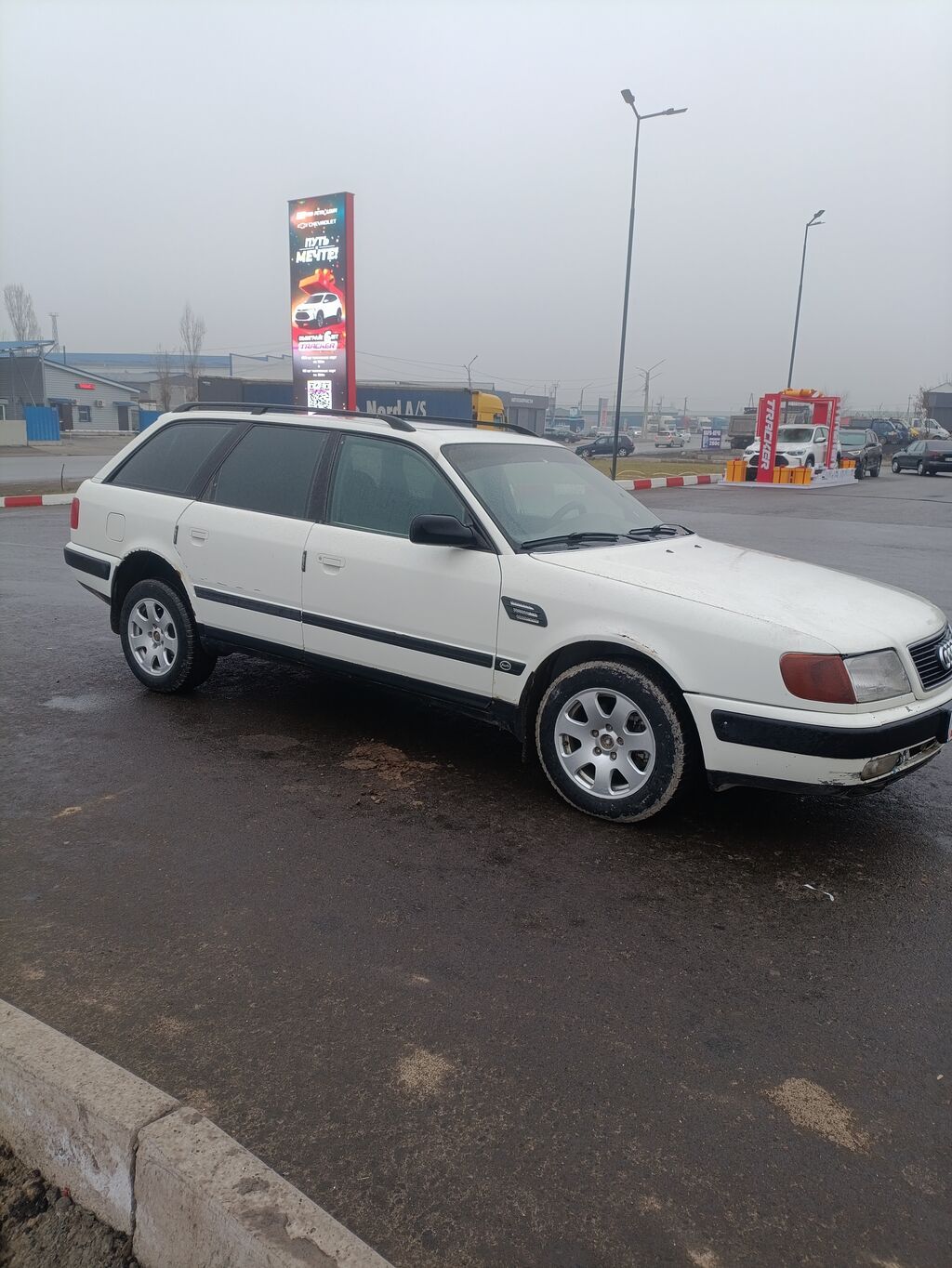 Audi 100: 1993 г., 2 л, Механика, Бензин, Универсал: фото 3