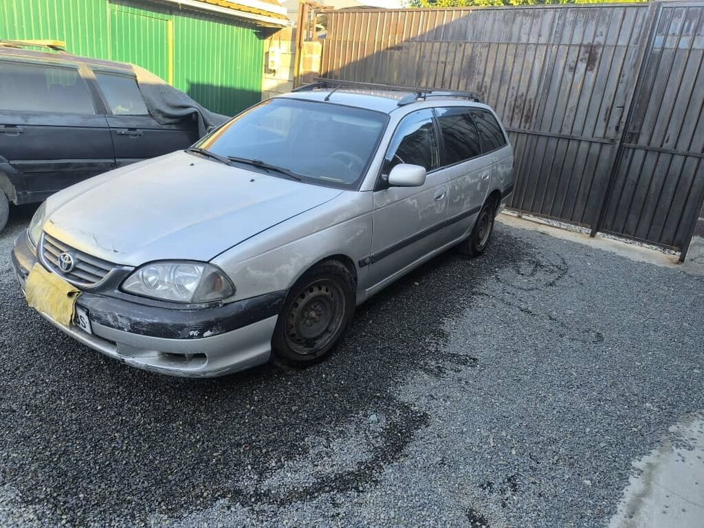 Toyota Avensis: 2000 г., Механика, Универсал — фото 1