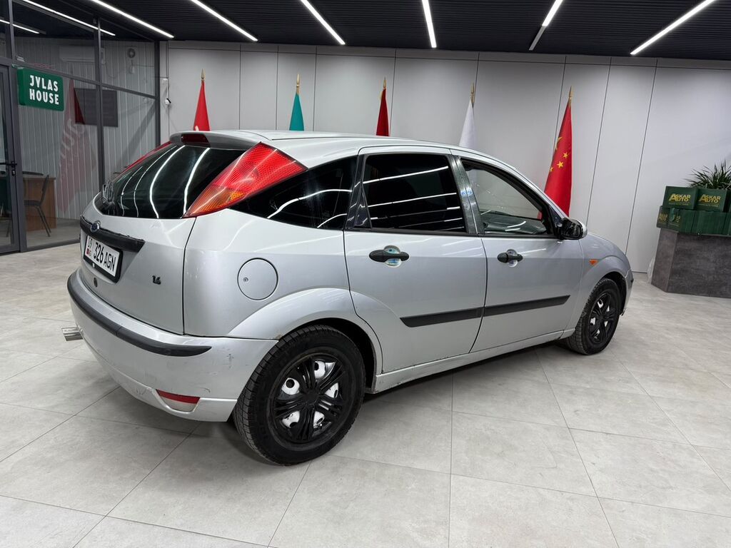 Ford Focus: 2004 г., 1.6 л, Бензин, Хэтчбэк: фото 2