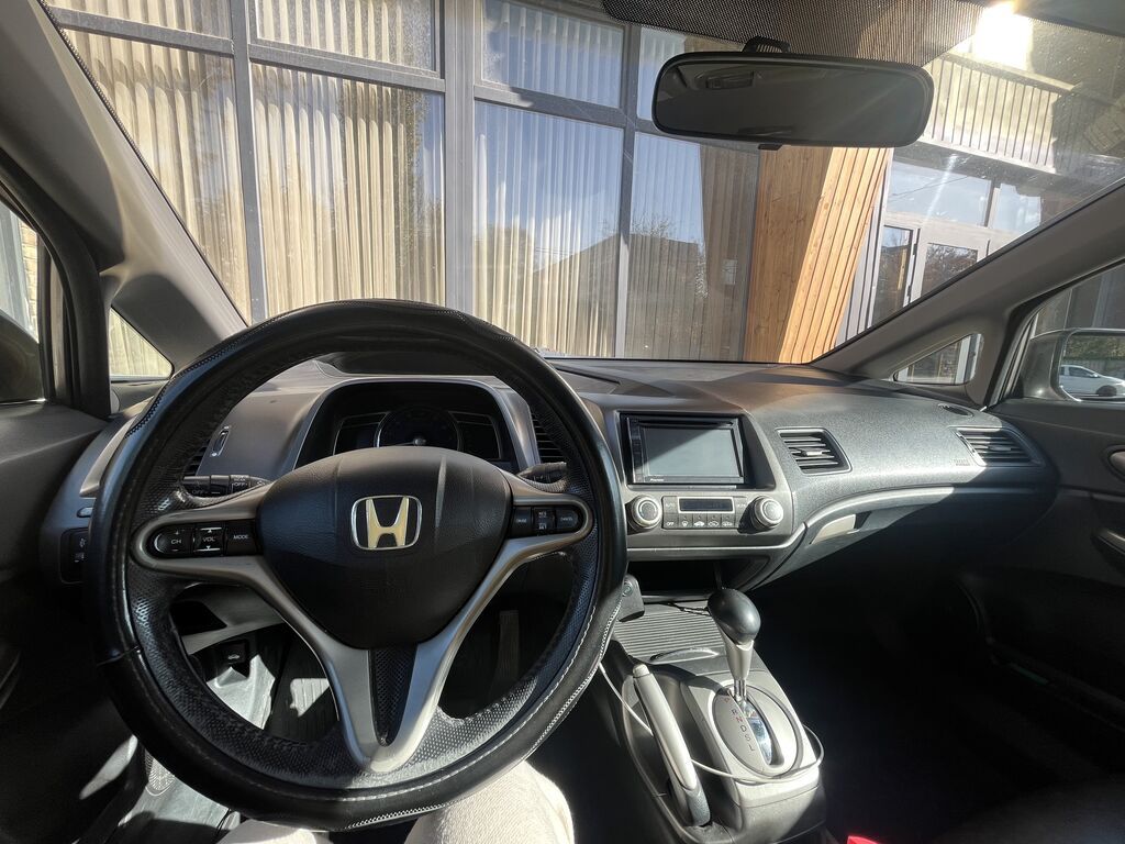 Honda Civic: 2010 г., 1.3 л, Автомат, Гибрид, Седан: фото 3
