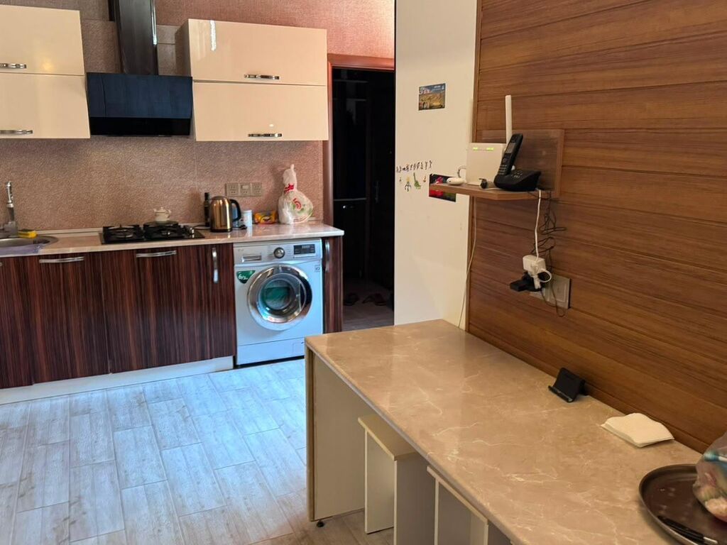 Bakı, 3 otaqlı, Köhnə tikili, m. Sahil, 100 kv. m