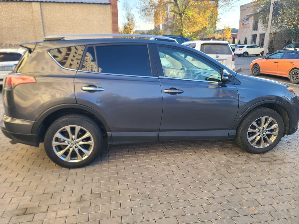Toyota RAV4: 2018 г., 2.5 л, Автомат, Бензин, Кроссовер: фото 3
