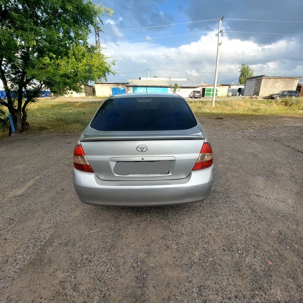 Toyota Prius: 2001 г., Гибрид, Лифтбек: фото 3
