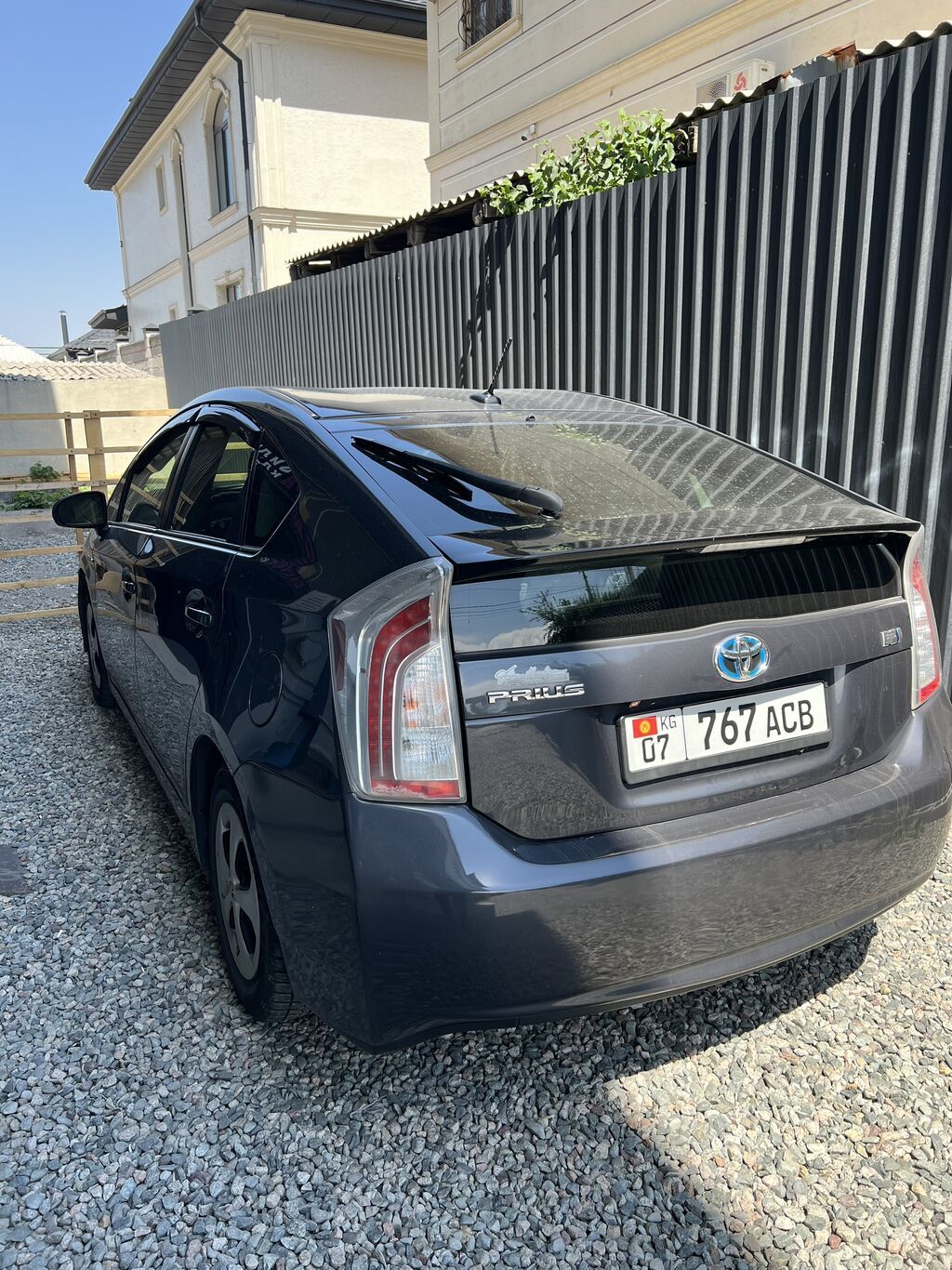 Toyota Prius: 2013 г., 1.8 л, Вариатор, Гибрид, Хэтчбэк: фото 3