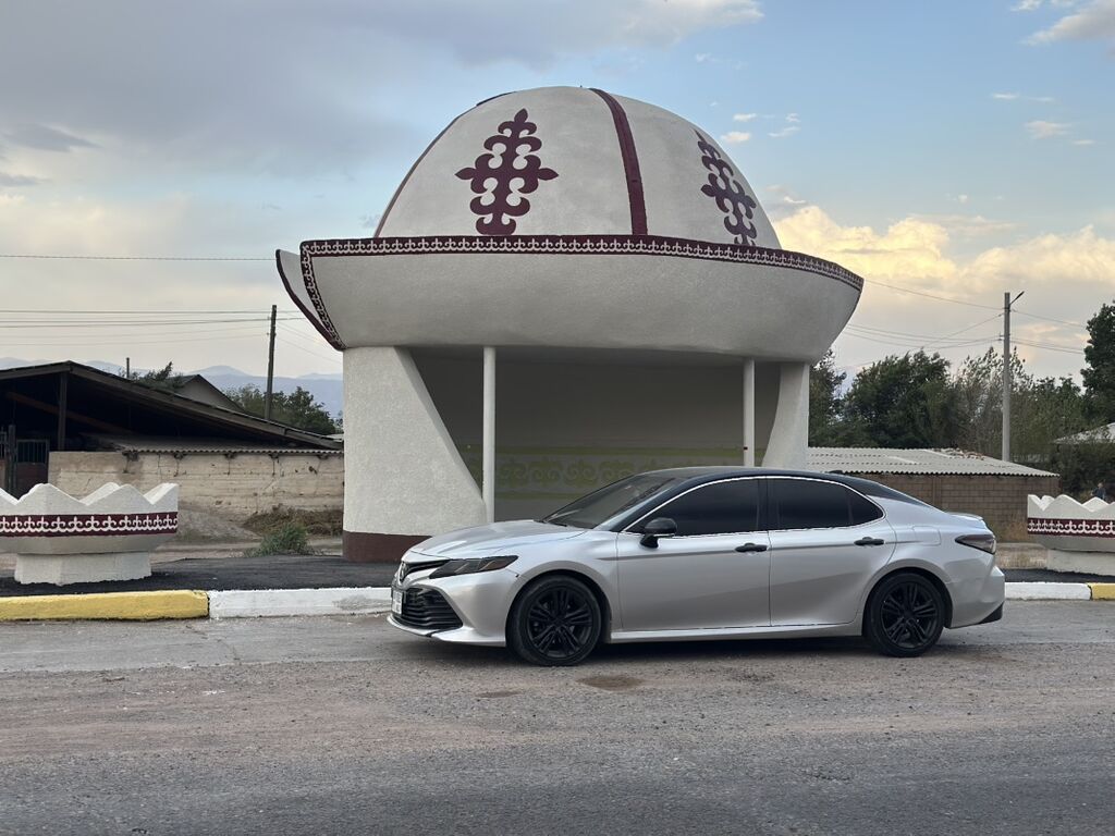 Toyota Camry: 2019 г., 2.5 л, Вариатор, Гибрид, Седан: фото 2