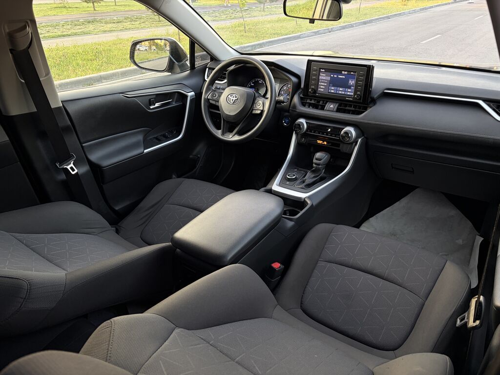 Toyota RAV4: 2020 г., 2.5 л, Автомат, Гибрид, Кроссовер: фото 8