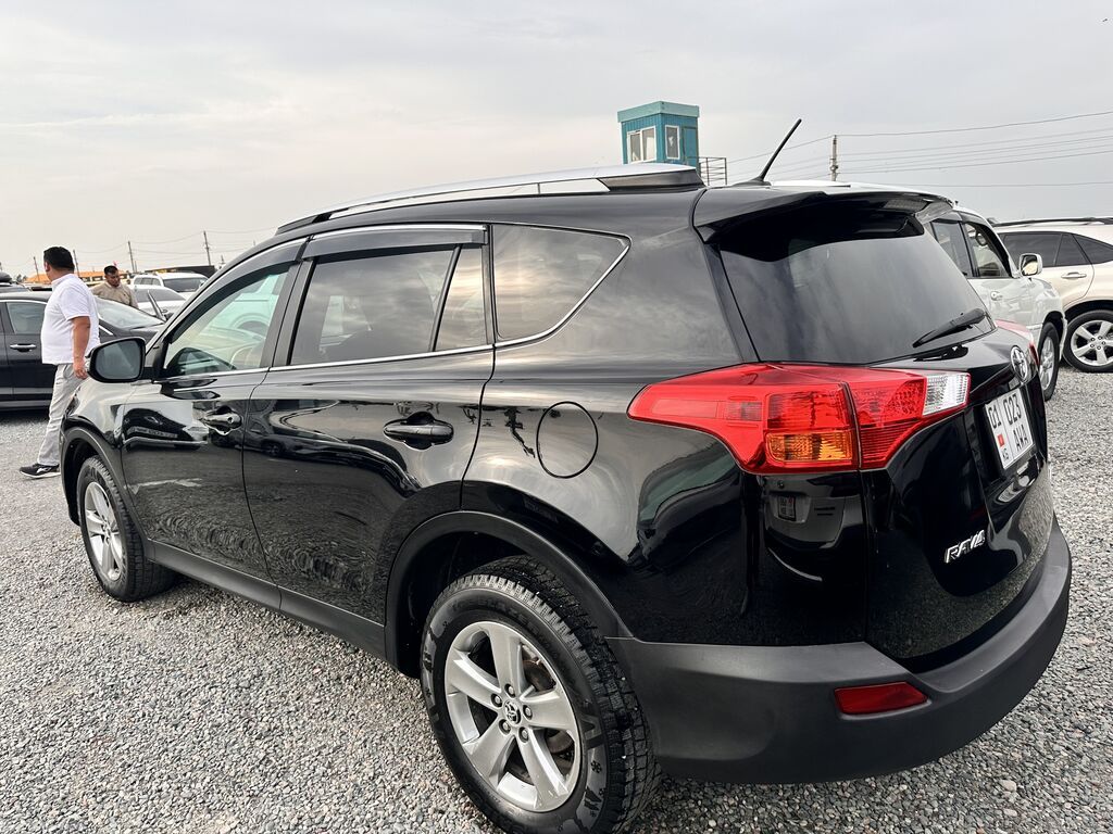 Toyota RAV4: 2015 г., 2.5 л, Автомат, Бензин, Кроссовер: фото 3