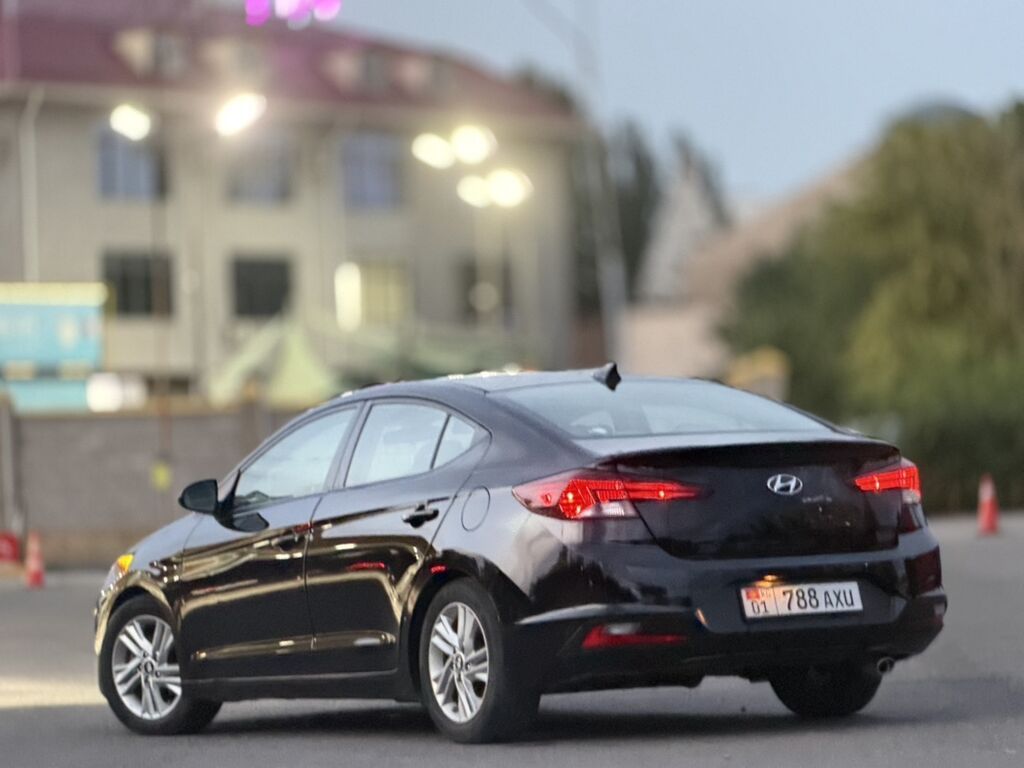 Hyundai Elantra: 2019 г., 2 л, Автомат, Бензин, Седан: фото 6