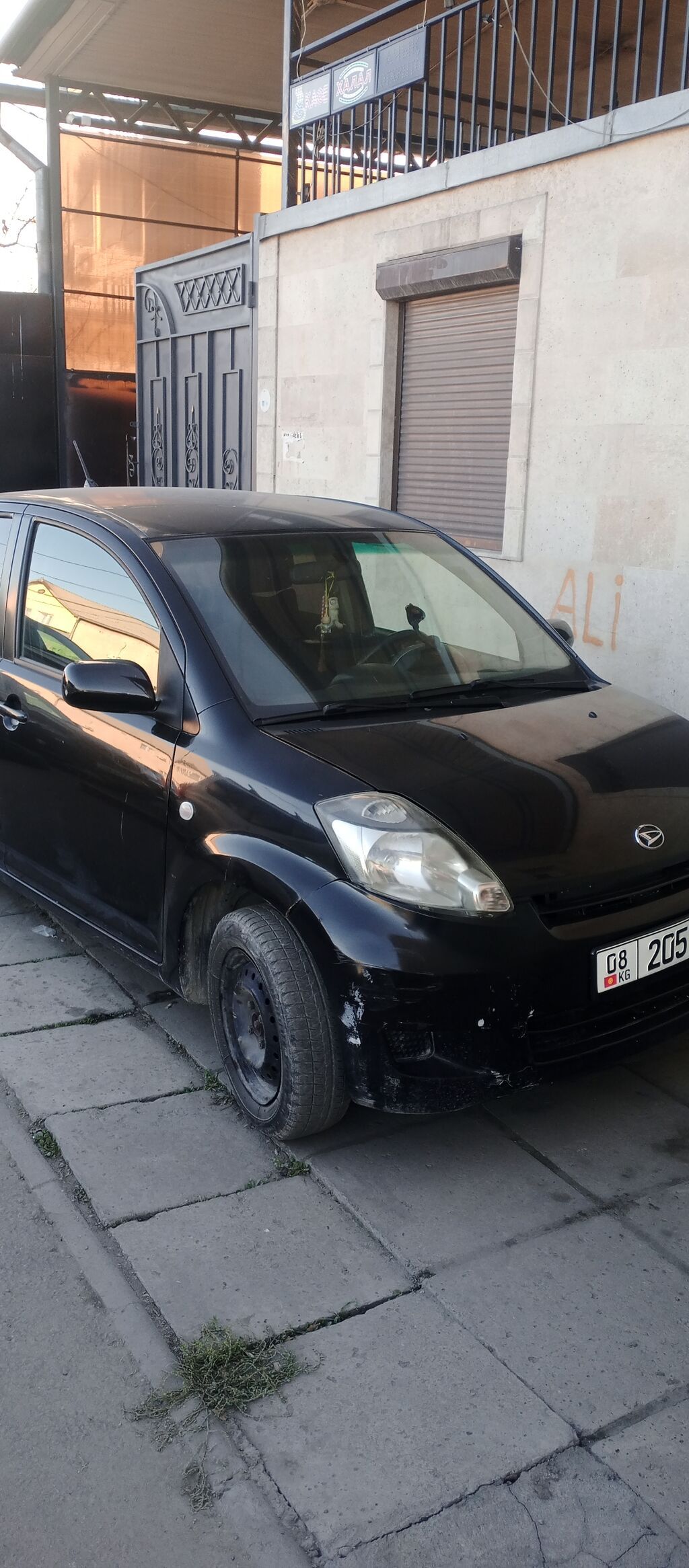Daihatsu Sirion: 2010 г., Автомат, Бензин, Хэтчбэк: фото 2
