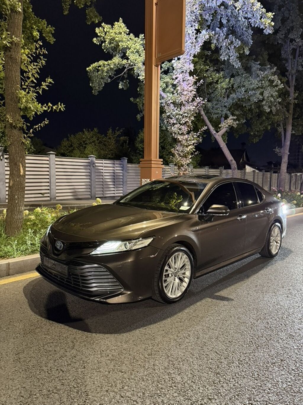 Toyota Camry: 2018 г., 2.5 л, Вариатор, Гибрид, Седан: фото 1