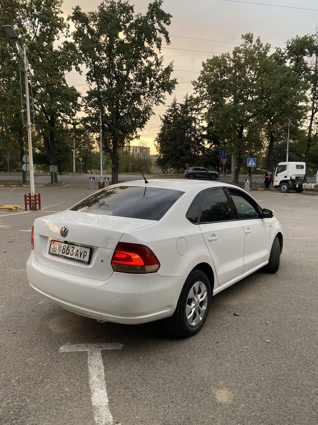 Volkswagen Polo: 2014 г., 1.6 л, Автомат, Бензин, Седан: фото 3