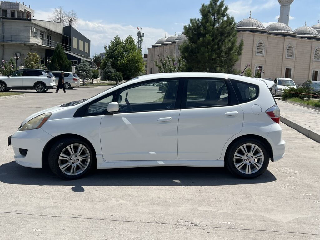 Honda Fit: 2010 г., 1.5 л, Автомат, Бензин, Хэтчбэк: фото 4