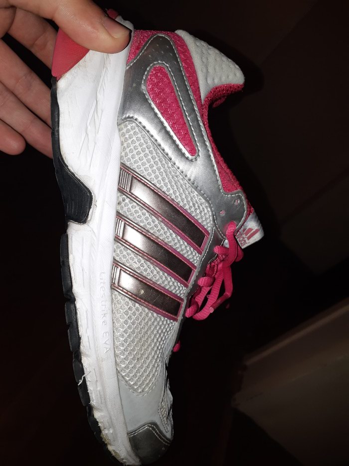 Ženska patike i atletske cipele: Adidas original patike. Odlicne. Broj 40 na lalafo.rs Adidas original patike. Odlicne. Broj 40 - Zajecar