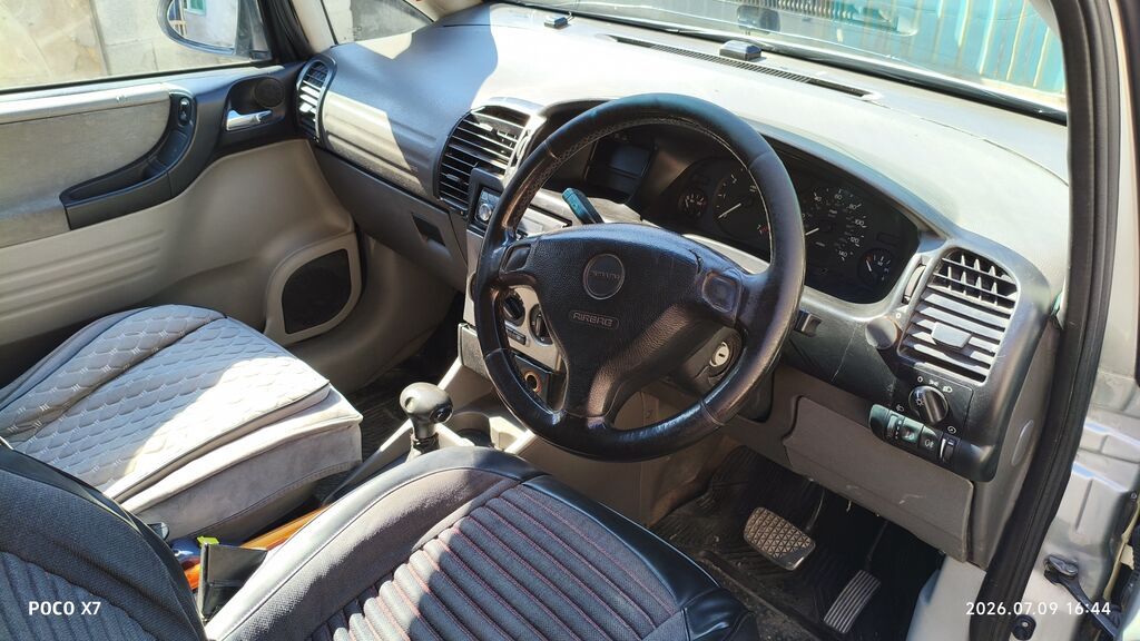 Subaru Traviq: 2003 г., 2.2 л, Автомат, Бензин, Минивэн: фото 5