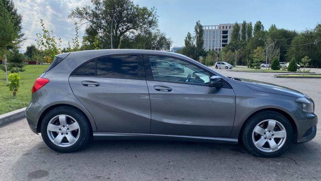 Mercedes-Benz A-Class: 2013 г., 1.6 л, Автомат, Бензин, Хэтчбэк: фото 4