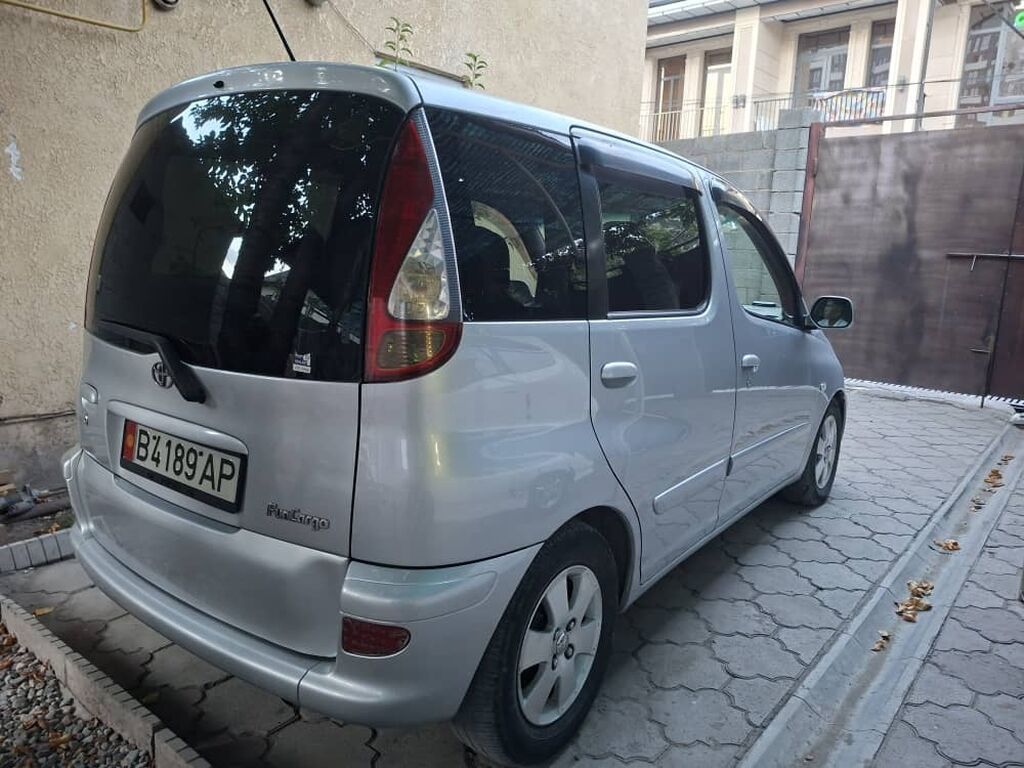 Toyota Funcargo: 2004 г., 1.3 л, Автомат, Бензин, Минивэн: фото 2