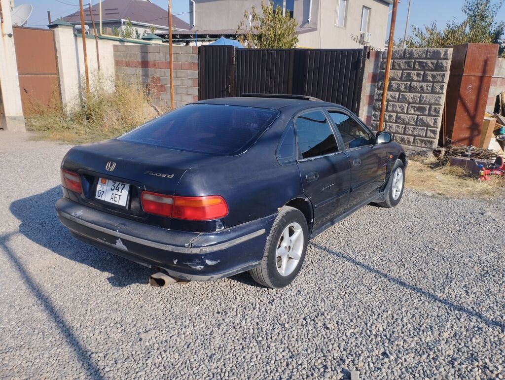 Honda Accord: 1994 г., 2 л, Механика, Бензин, Седан: фото 3