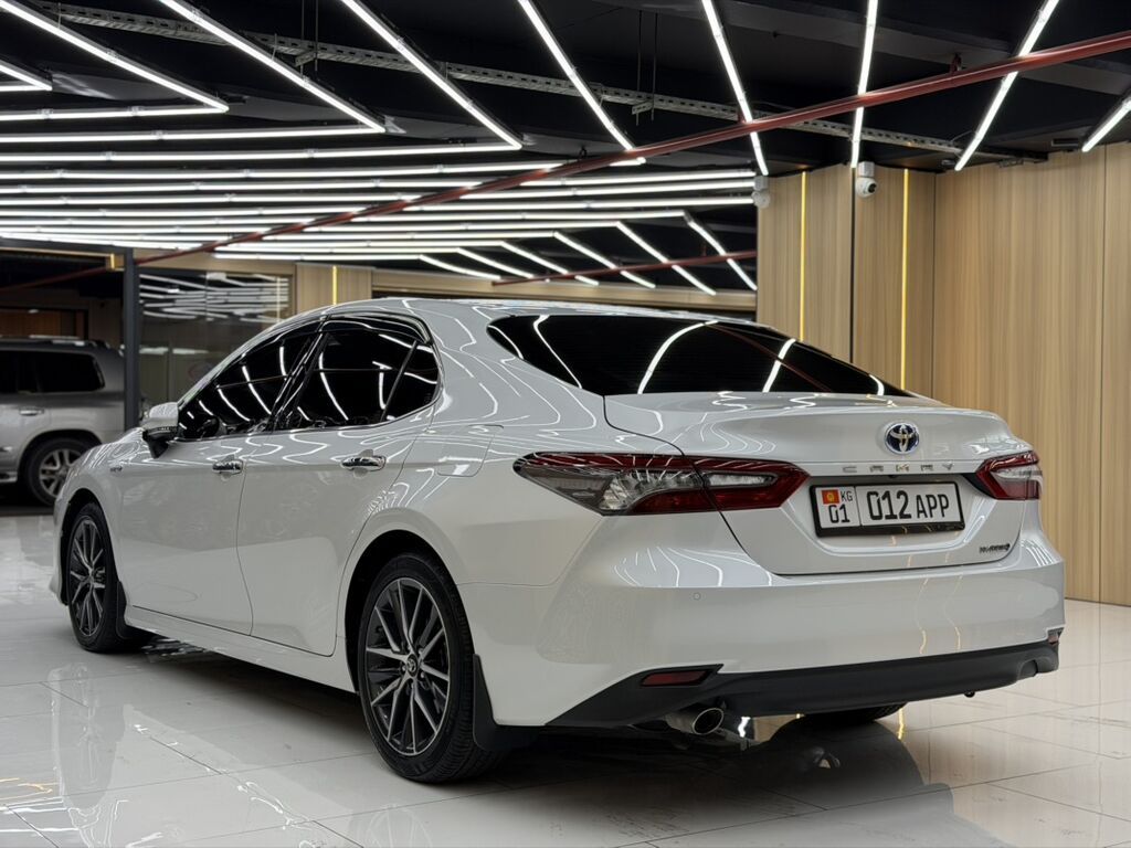 Toyota Camry: 2021 г., 2.5 л, Автомат, Гибрид, Седан: фото 6