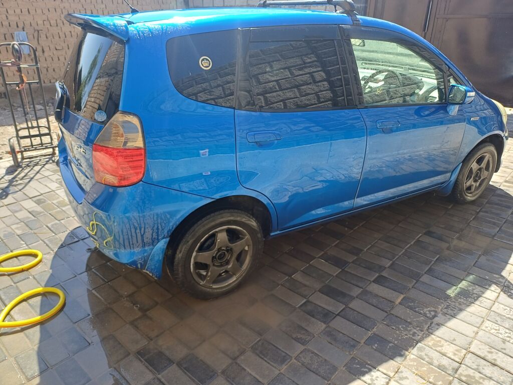 Honda Fit: 2004 г., 1.3 л, Автомат, Бензин, Хэтчбэк: фото 2