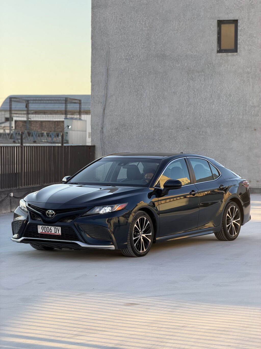 Toyota Camry: 2019 г., 2.5 л, Автомат, Бензин, Седан — фото 1